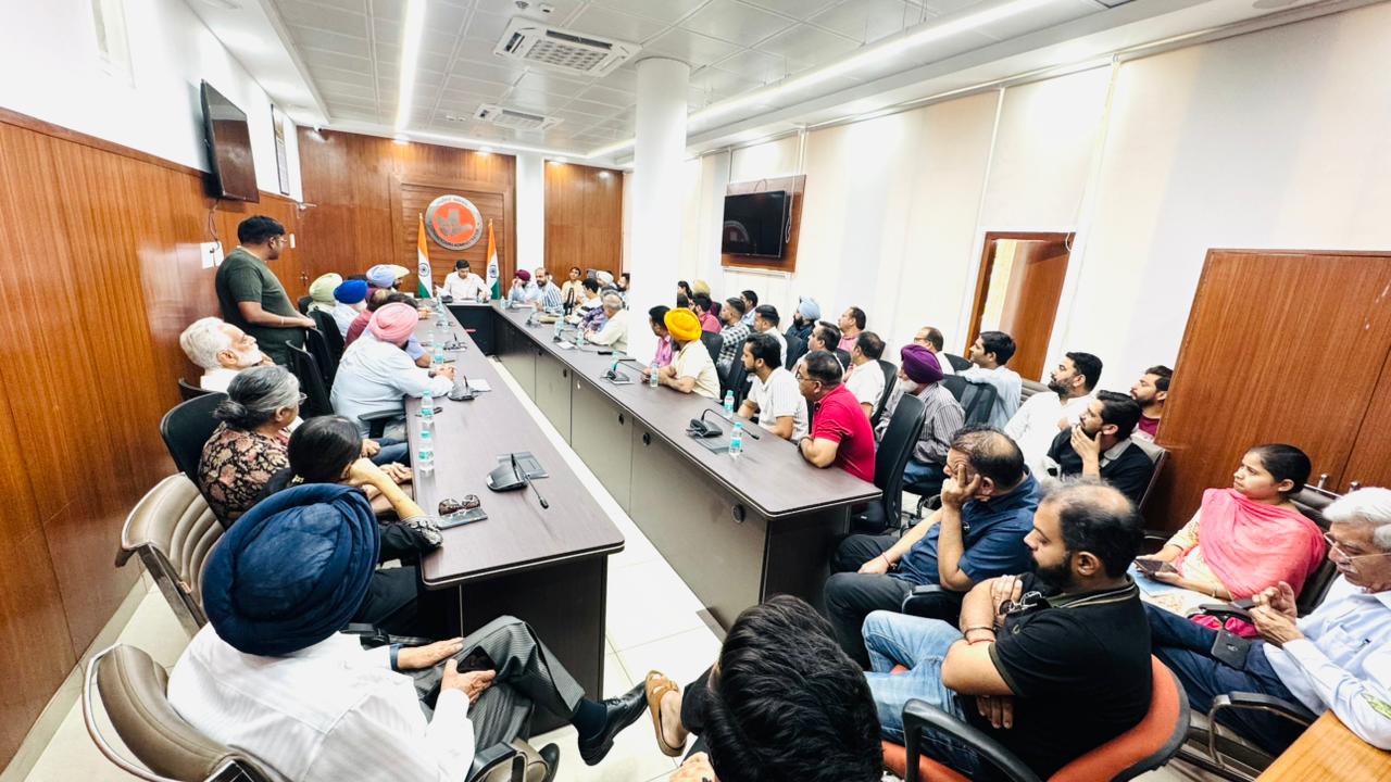 आवश्यक वस्तुओं की जमाखोरी रोकने हेतु उपायों पर उपायुक्त चंडीगढ़ की अध्यक्षता में बैठक आयोजित