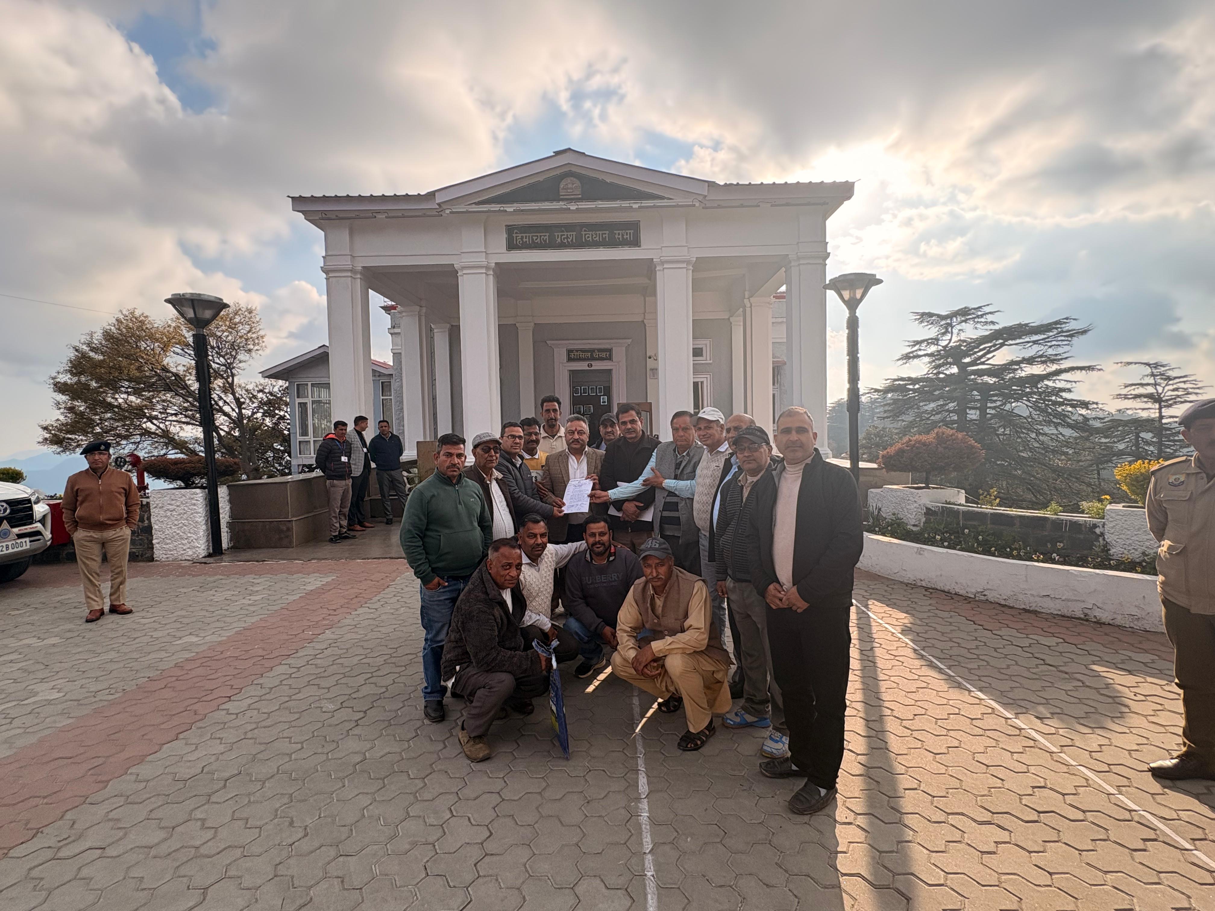 कुनिहार के स्कूलों को लेकर शिक्षा मंत्री से मिला प्रतिनिधिमंडल, एक स्कूल एचपी बोर्ड व एक सीबीएसई रखने का मिला आश्वासन