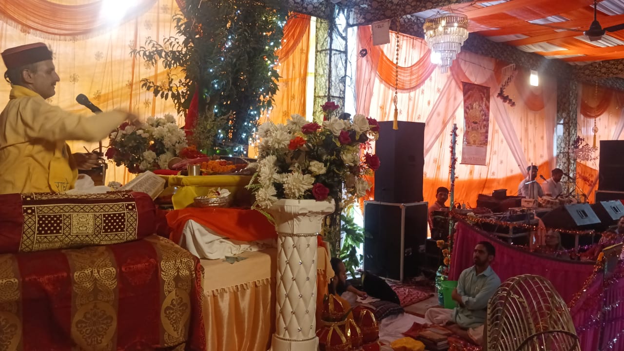 कुनिहार में श्रीमद्भागवत कथा का आध्यात्मिक संगम: तीसरे दिन हिरण्यकश्यप प्रसंग से गूंजा कथा पंडाल