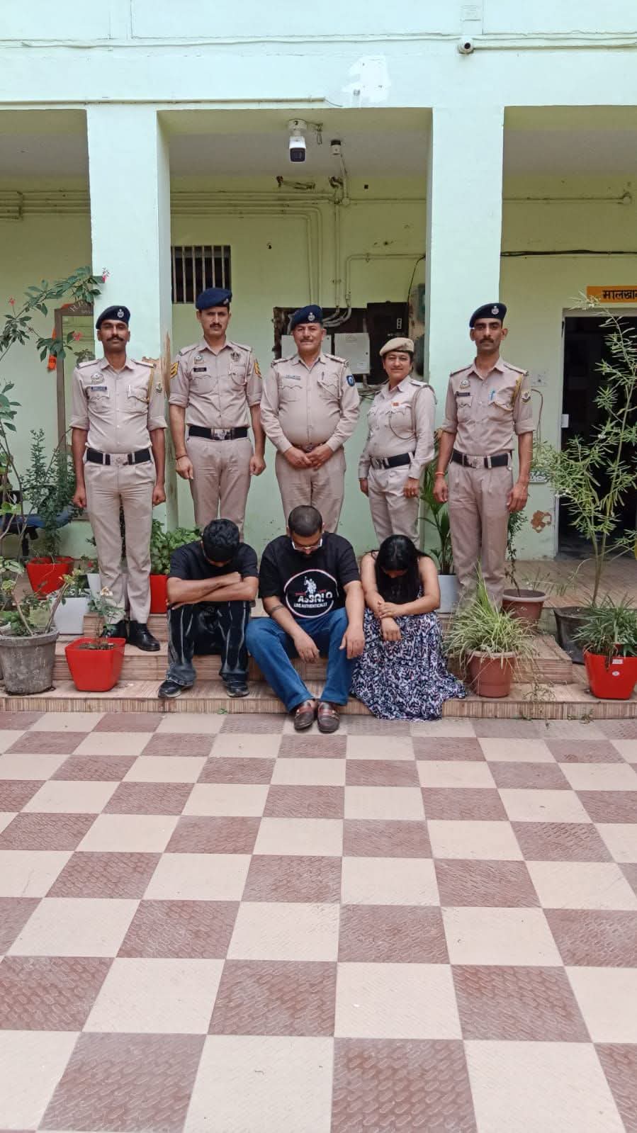 चंबाघाट के होटल में पुलिस की बड़ी कार्रवाई  41.08 ग्राम चिट्टा के साथ एक महिला समेत तीन आरोपी गिरफ्तार